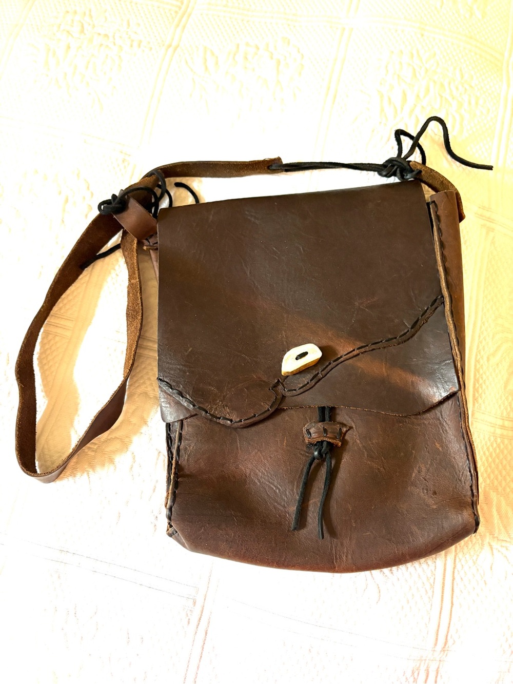 Classic Brown Leather Crossbody Bag - Unbranded
